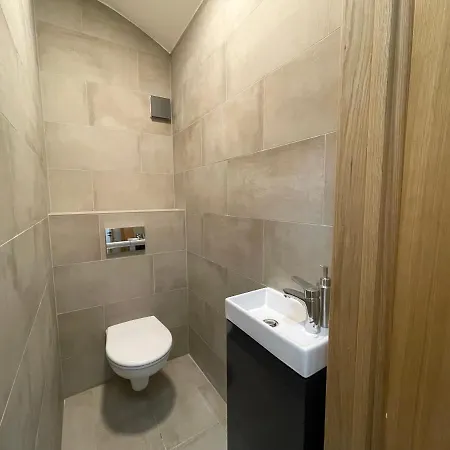 Modern In Center I 3 בית הארחה